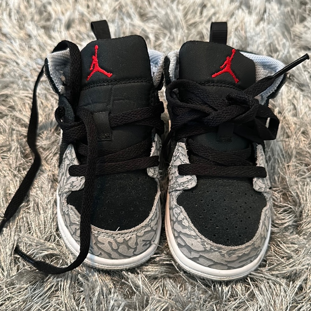 Jordan 1 Mid SE (TD) toddler size 6C